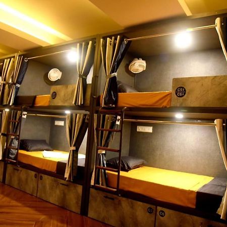 Hostel Charyana Lady Dorms Ahmedabad Exterior foto