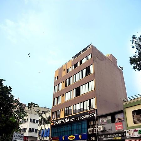 Hostel Charyana Lady Dorms Ahmedabad Exterior foto