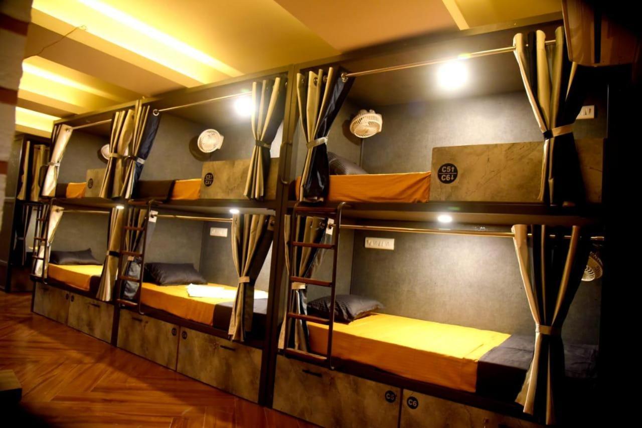 Hostel Charyana Lady Dorms Ahmedabad Exterior foto