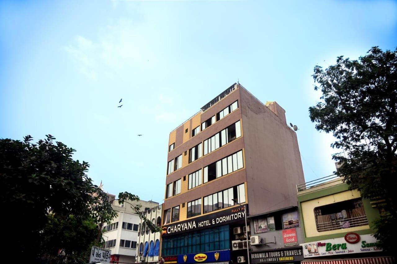 Hostel Charyana Lady Dorms Ahmedabad Exterior foto