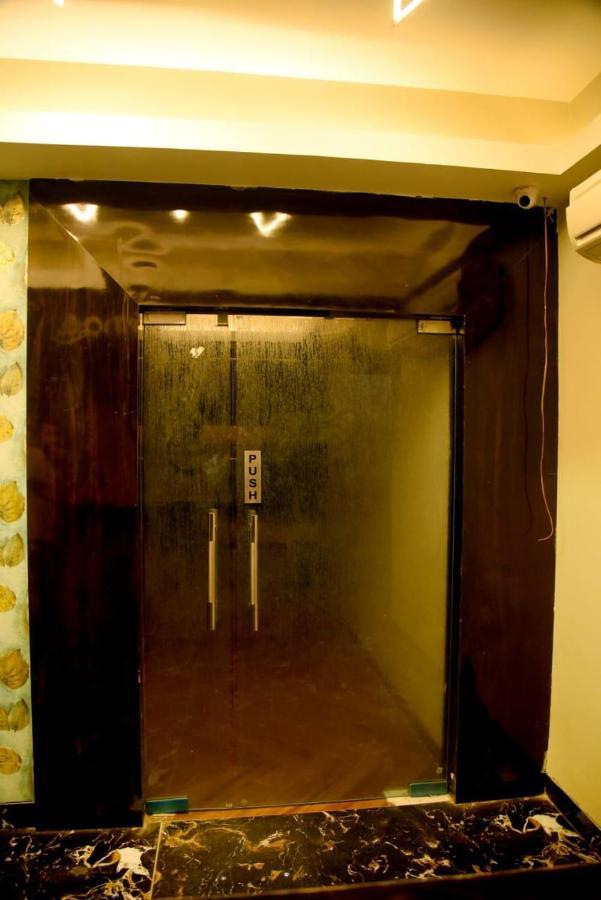 Hostel Charyana Lady Dorms Ahmedabad Exterior foto